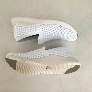 Aetrex Angie shoe, great condition White.